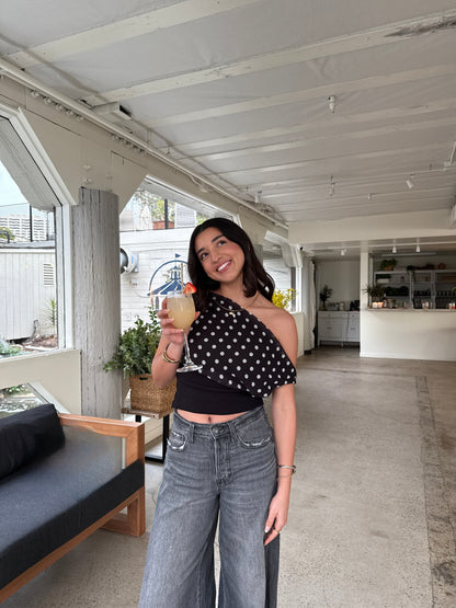 Kimmie top med polkaprikker - Sort/hvid
