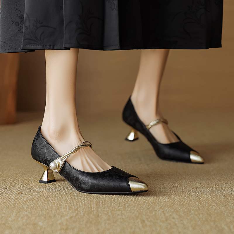 Savana™ Kitten Heels