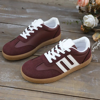 Fashion Black White Striped Flat Sneakers Women Lightweight Lace Up Sports Shoes Woman Non Slip Breathable Casual Sneakers 2025