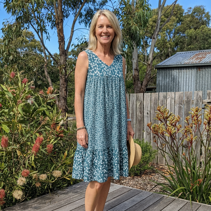 Ava™ – Sleeveless Floral V-Neck Dress